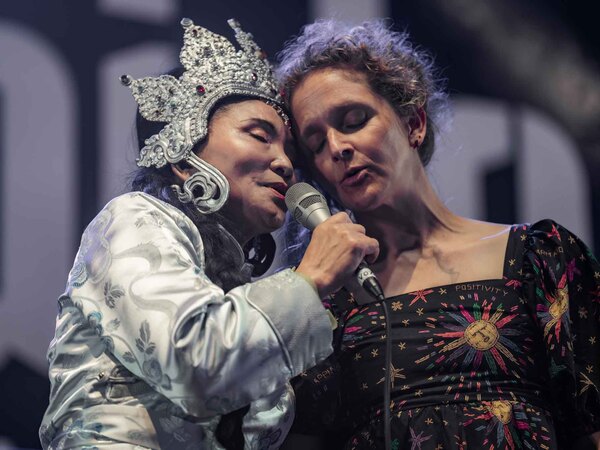 Yungchen Lhamo and Abigail Washburn Credit Tyr Liang